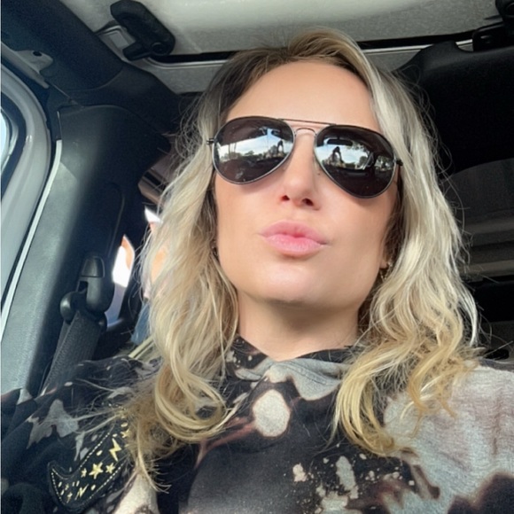 Meet your Posher, Desaree' - Picture 1 of 1